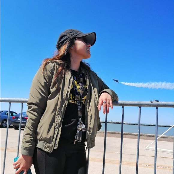 Meet your Posher, Alexis - Picture 2 of 3